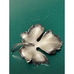 Vntg Giovanni Silver tone Leaf Brooch With Etching